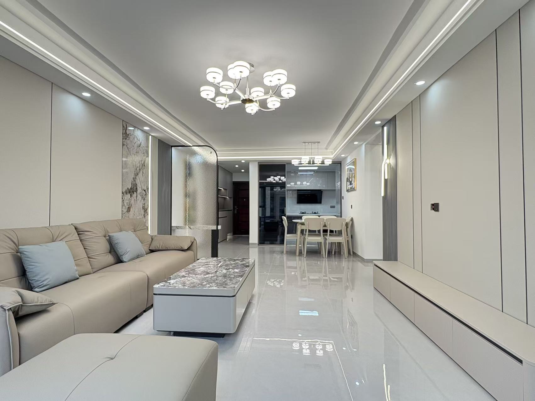 桂林盛宅装饰完成的现代简约风格客厅实景，整洁明亮