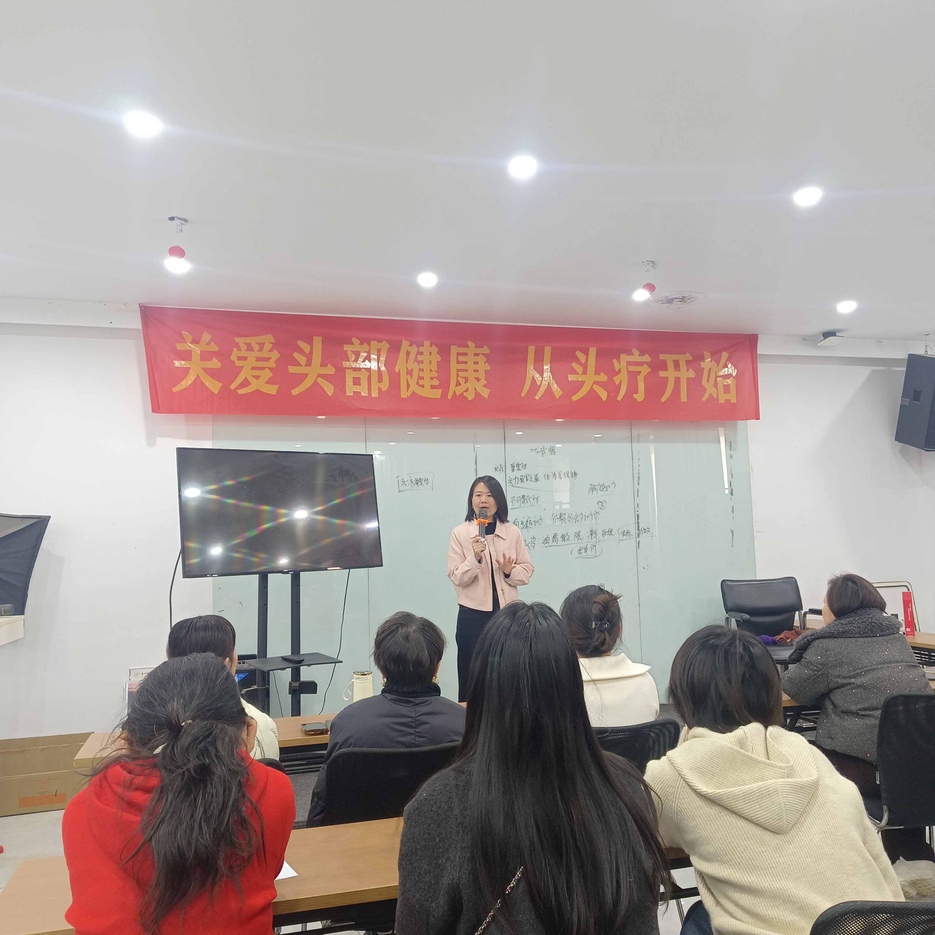现代化头疗套盒生产车间
